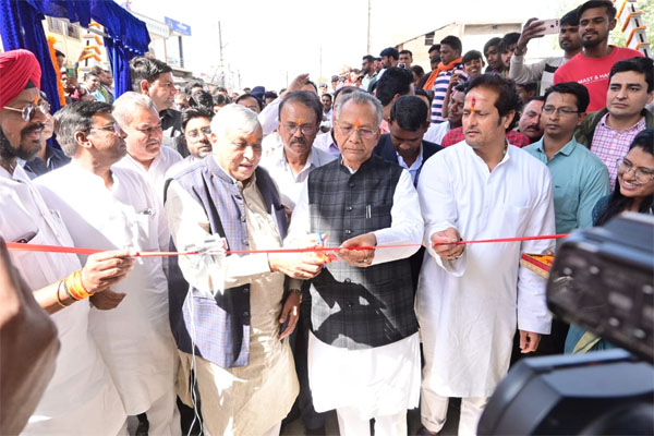 Bridge लोकार्पण करते हुए मंत्री, नेतागण