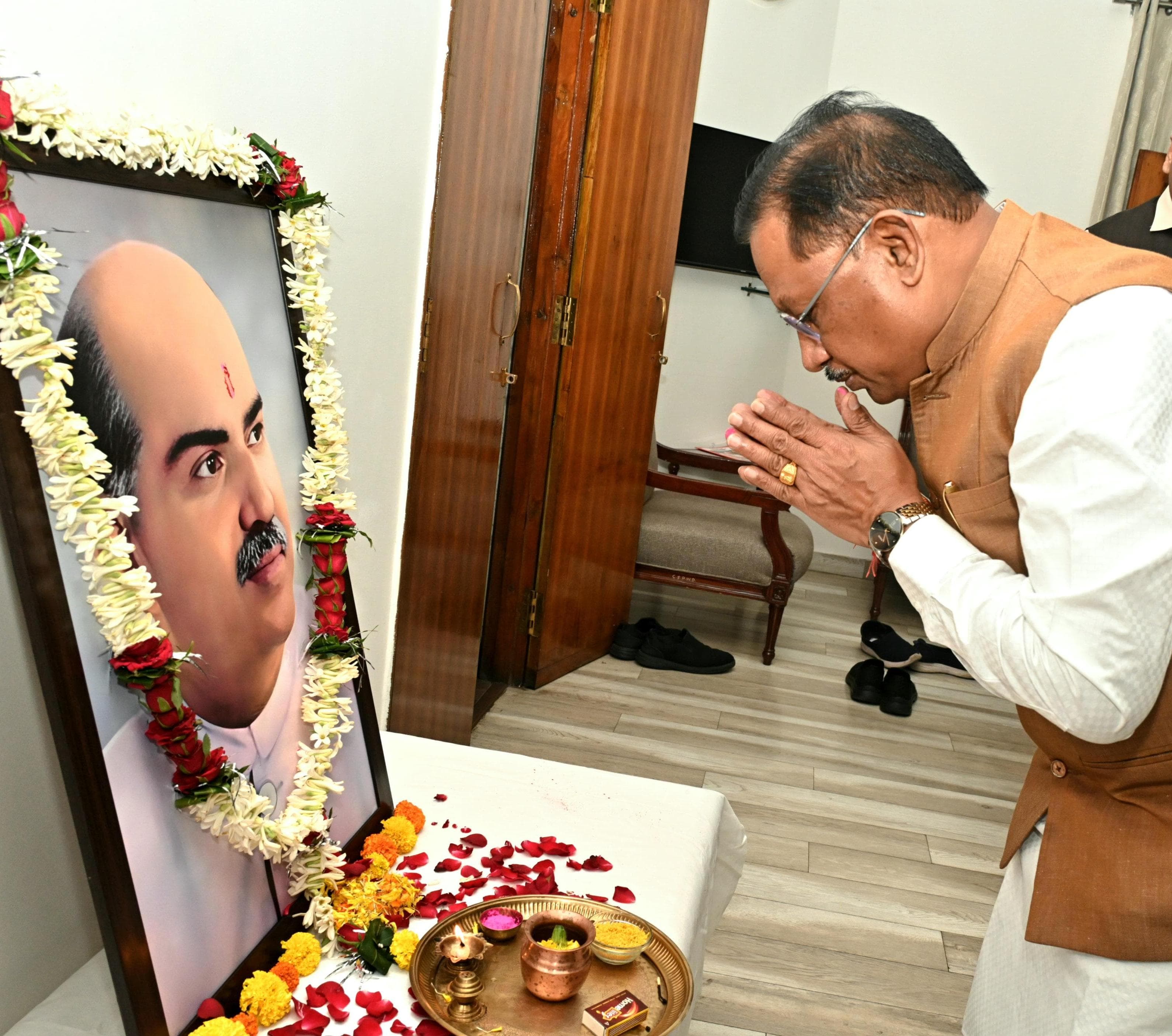 मुख्यमंत्री श्री विष्णु देव साय ने डॉ. श्यामा प्रसाद मुखर्जी की पुण्यतिथि पर श्रद्धांजलि अर्पित की