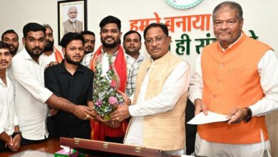 मुख्यमंत्री साय से रजक समाज के प्रतिनिधि मंडल ने की सौजन्य भेंट, राज्य स्तरीय युवा सम्मेलन में शामिल होने का दिया आमंत्रण