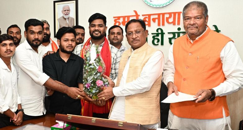 मुख्यमंत्री साय से रजक समाज के प्रतिनिधि मंडल ने की सौजन्य भेंट, राज्य स्तरीय युवा सम्मेलन में शामिल होने का दिया आमंत्रण