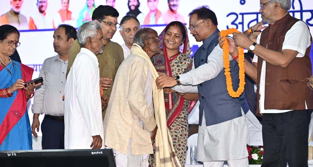 वृद्धजनों के सम्मान और कल्याण के लिए सरकार प्रतिबद्ध: मुख्यमंत्री विष्णु देव साय