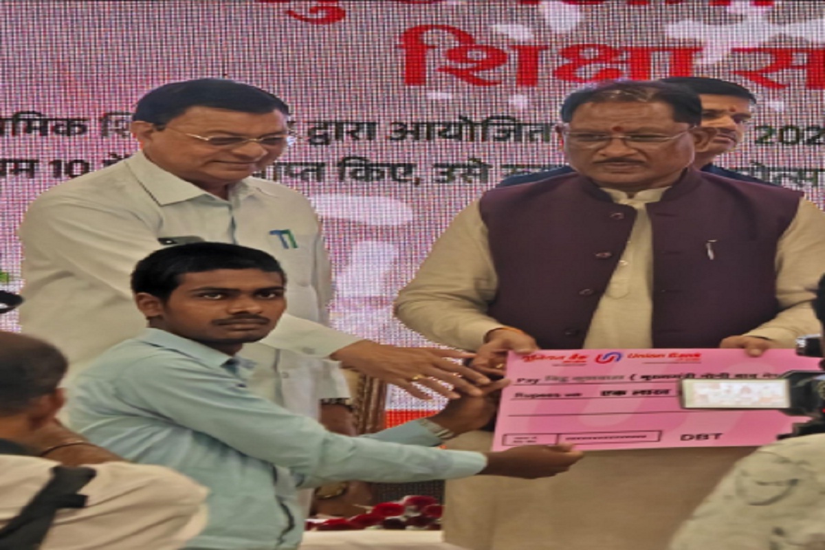 मुख्यमंत्री नोनी बाबू मेधावी शिक्षा सहायता योजना से बिट्टू का संवर रहा भविष्य,श्रमिक परिवार को आर्थिक सहायता से उच्च शिक्षा में मिली मदद