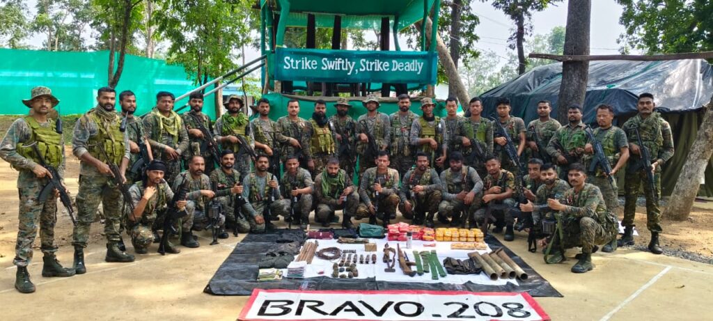 208 नक्सलियों का सुरक्षा बलों के सामने किया सरेंडर, कुल 153 हथियार जमा