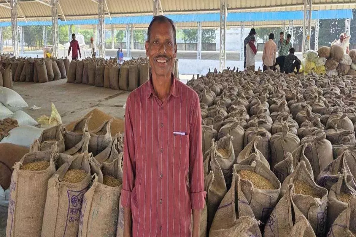 घर बैठे धान विक्रय का नया दौर: तुंहर टोकन ऐप से किसानों को मिली बड़ी राहत, मोबाइल से काट रहे टोकन, धान खरीदी प्रक्रिया हुई पारदर्शी और तेज