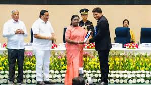 छत्तीसगढ़ को जल संरक्षण के क्षेत्र में उत्कृष्ट कार्यों के लिए राष्ट्रीय स्तर पर मिला सम्मान, राष्ट्रपति द्रौपदी मुर्मु ने नई दिल्ली में राज्य के 12 जिलों को किया सम्मानित