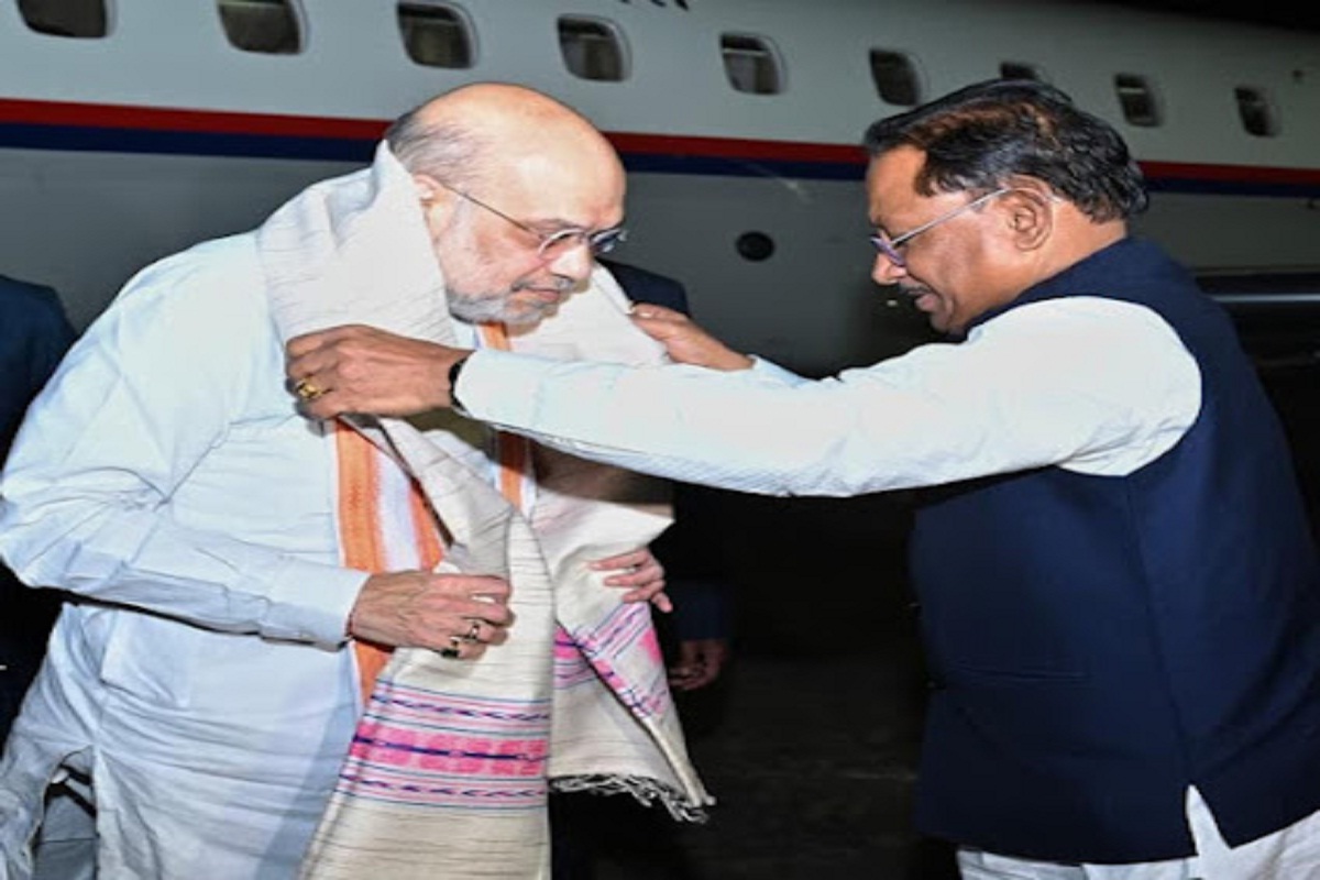 केंद्रीय गृह मंत्री अमित शाह का स्वामी विवेकानंद विमानतल पर मुख्यमंत्री विष्णु देव साय ने किया आत्मीय स्वागत*