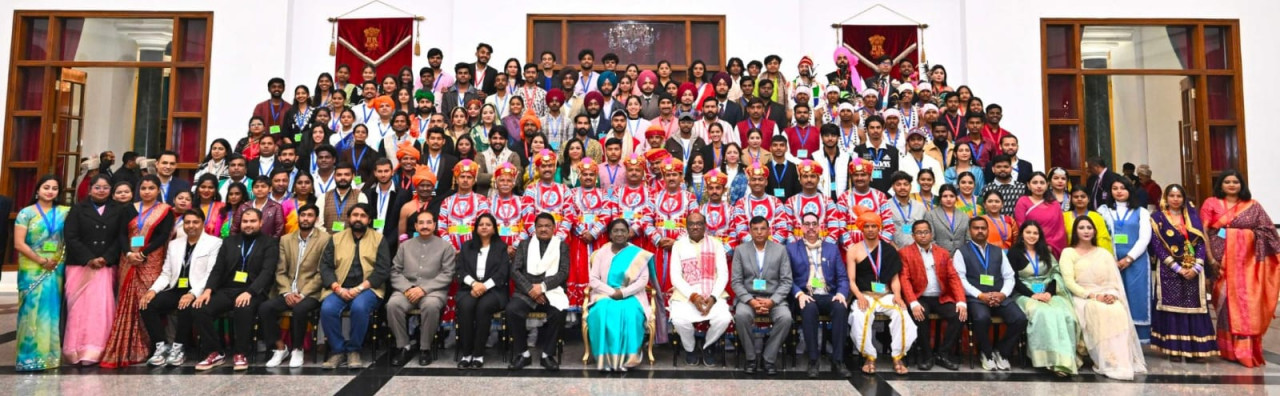 छत्तीसगढ़ की झांकी कलाकारों का सम्मान, राष्ट्रपति द्रौपदी मुर्मु ने सराही जनजातीय कला, कलाकार हुए भावविभोर