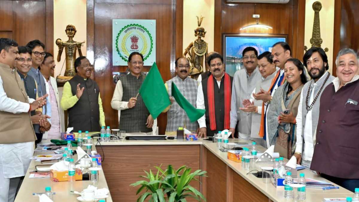 ग्रामीण परिवहन को नई रफ्तार, मुख्यमंत्री विष्णु देव साय ने किया योजना के द्वितीय चरण का शुभारंभ