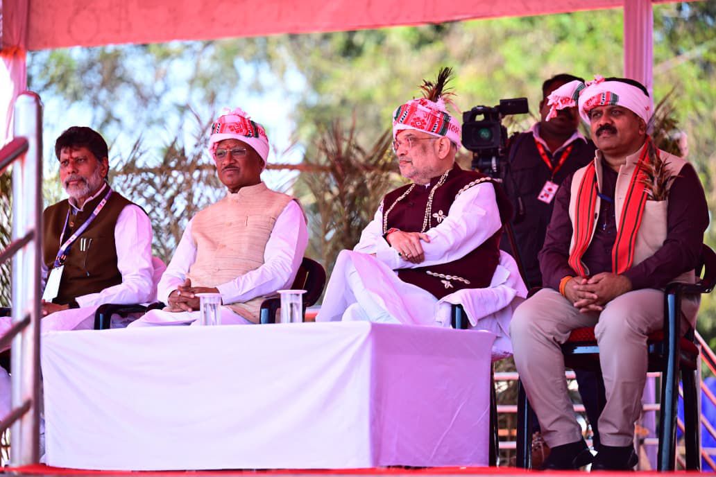 स्कूली बच्चों की प्रस्तुति से प्रभावित हुए केंद्रीय गृह मंत्री शाह , ताली बजाकर बढ़ाया उत्साह