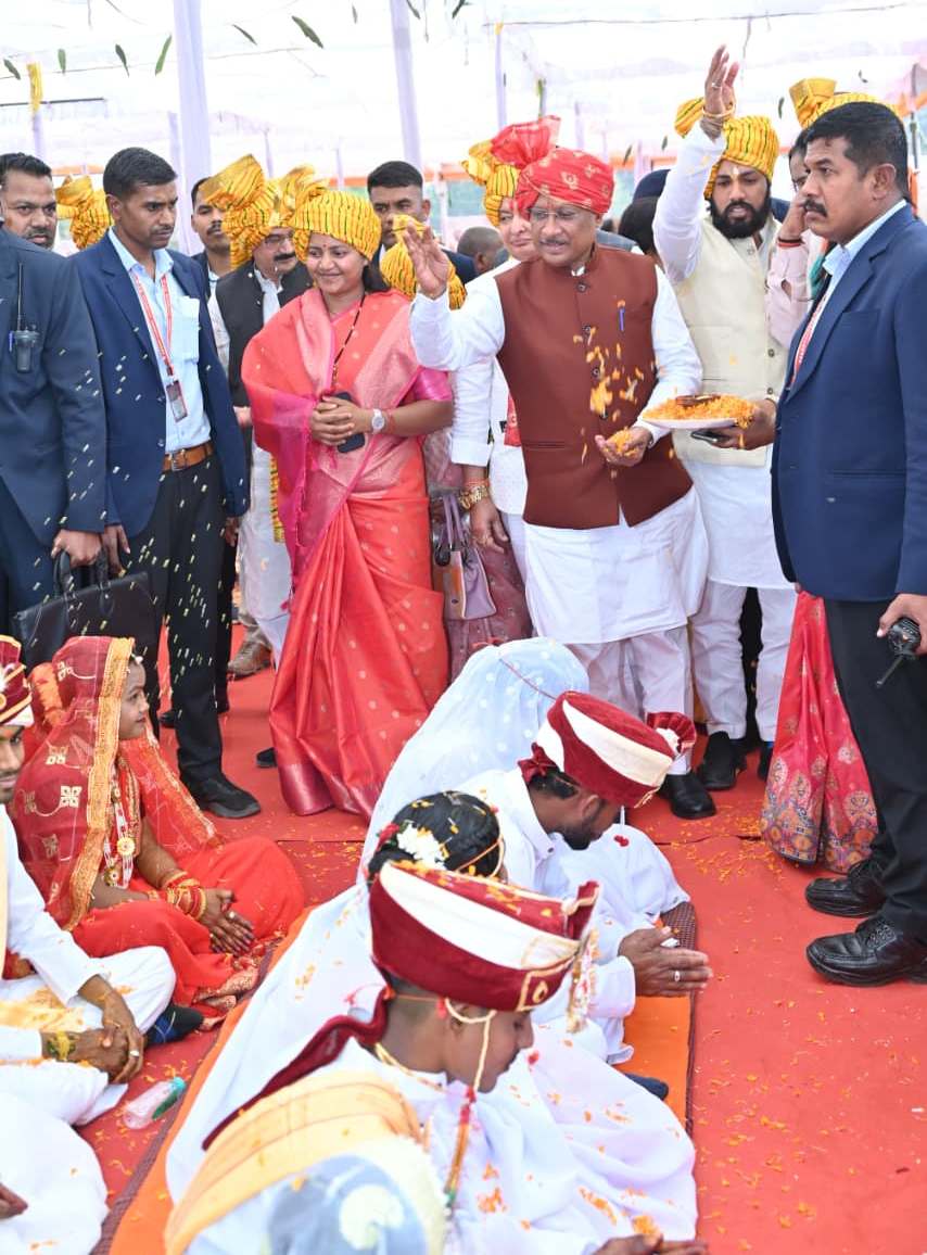 मुख्यमंत्री कन्या विवाह में बौद्ध धर्म के जोड़ों को मिला मुख्यमंत्री का आशीर्वाद,छह नवदंपत्तियों ने लिया जीवनभर साथ निभाने का संकल्प