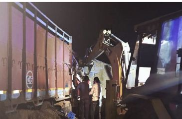 रायपुर में भीषण सड़क हादसा, ट्रक और हाइवा की टक्कर से 3 की मौत