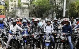 फ्यूल की कमी के बीच बांग्लादेश सरकार का अहम फैसला, 4 बजे तक बंद हो जाएंगे सभी ऑफिस