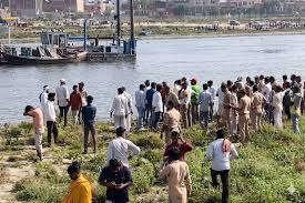 वृंदावन में बड़ा हादसा यमुना में पलटा स्टीमर, 6 की मौत, 10 से ज्यादा लापता